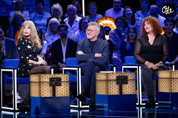 Exclusif - Laurent Ruquier, Arielle Dombasle, Valerie Mairesse lors de l'enregistrement de l'émission "La Boîte à secrets", présentée par F.Bollaert et diffusée le 16 octobre sur France 3, à Paris, France, le 29 septembre 2026. © Cyril Moreau/Bestimage