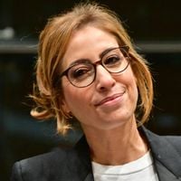 Léa Salamé s'exprime sur son salaire pour présenter le 20H de France 2