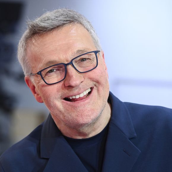 Exclusif - Laurent Ruquier lors de l'enregistrement de l'émission « Vivement dimanche » au studio Rive Gauche, présentée par Michel Drucker et diffusée sur France 3 le 8 mars 2026, à Paris, France, le 25 février 2026. © Guillaume Gaffiot/Bestimage