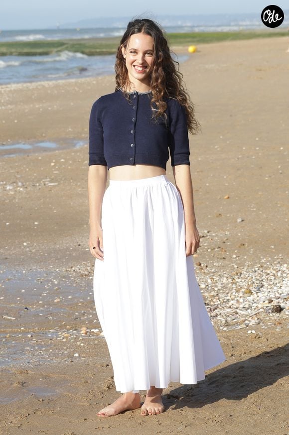 Tess Barthélemy - Photocall sur la plage lors de la 40ème édition du Festival de Cabourg "Journées romantiques" le 13 juin 2026 © Coadic Guirec / Bestimage