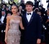 Elle privilégie une peau lumineuse grâce aux soins Rhode, dont les patchs contour des yeux et la Glazing Milk.

Charles Leclerc et sa femme Alexandra - Montée des marches du film " La vie d'une femme " lors du 79ème Festival International du Film de Cannes, le 13 mai 2026. © Olivier Borde / Bestimage