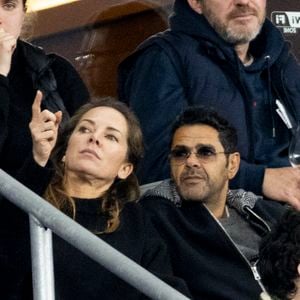 Jamel Debbouze avec sa femme Mélissa Theuriau - Célébrités dans les tribunes du quart de finale de la Ligue des Nations de l'UEFA 2025 "France - Croatie (2-0 / tab 5-4)" au Stade de France à Saint-Denis le 23 mars 2025. © Cyril Moreau/Bestimage