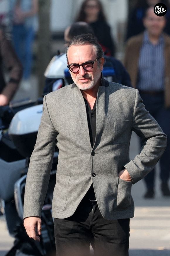 L'acteur figurera sur l'affiche officielle de la 11ᵉ édition du Festival international du film de comédie de Liège

Jean Dujardin - Arrivées aux obsèques de Bruno Salomone en l'église Sainte-Anne de Polangis de Joinville-le-Pont (Val-de-Marne) le 23 mars 2026. © Cyril Moreau - Dominique Jacovides / Bestimage