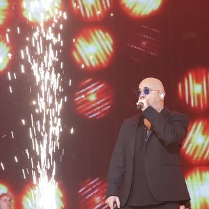 Exclusif - Pascal Obispo lors du concert du gala de Noël de l'association Tout le monde contre le cancer fête ses 20 ans diffusé le 24 décembre sur M6 à l'Adidas Aren Porte de la Chapelle à Paris, France, le 4 décembre 2025. © Coadic Guirec/Bestimage