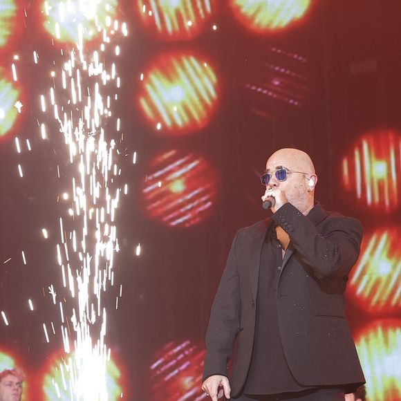 Exclusif - Pascal Obispo lors du concert du gala de Noël de l'association Tout le monde contre le cancer fête ses 20 ans diffusé le 24 décembre sur M6 à l'Adidas Aren Porte de la Chapelle à Paris, France, le 4 décembre 2025. © Coadic Guirec/Bestimage