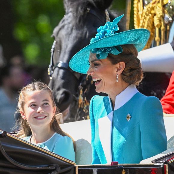 La princesse Charlotte de Galles, Catherine (Kate) Middleton, princesse de Galles, - Les membres de la famille royale britannique arrivent à Buckingham Palace pour la cérémonie Trooping the Colour à Londres, le 14 juin 2025. Affecté par le crash du Boeing 787 Dreamliner à Ahmedabad du 12 juin, le souverain et les officiels porteront un brassard noir en hommage aux plus de 270 victimes. Bon nombre d'elles étaient des ressortissants britanniques.
© Backgrid / Bestimage