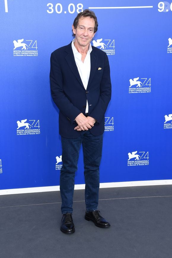La justice a estimé que les sommes versées par John Branca étaient arbitraires et manquaient de justifications factuelles concrètes.

John Branca - Photocall du film "Michael Jackson's Thriller 3D" lors du 74ème Festival International du Film de Venise, la Mostra. Le 4 septembre 2017.

©Bestimage