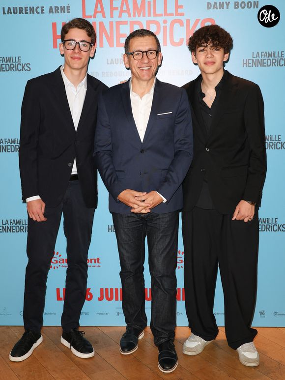 Dany Boon avec ses deux fils Eytan et Mehdi - Avant-première du film "La Famille Hennedricks" au Cinéma Pathé Beaugrenelle à Paris le 18 juin 2024. © Coadic Guirec/Bestimage