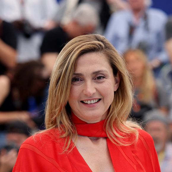 Julie Gayet - Photocall du jury de "L'Oeil d'Or" lors du 78ème Festival International du Film de Cannes, le 23 mai 2025.
© Jacovides/Moreau/Bestimage