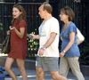 Natalie Portman a découvert ce lieu avec sa mère en 1994.
EXCLUSIF - Natalie Portman photographiée en train de se promener avec ses parents, de déjeuner et de faire du shopping dans Greenwich Village. New York City, NY, USA, le 7 septembre 2008. Photo Geraldina Amaya/Frank Ross/ABACAPRESS.COM