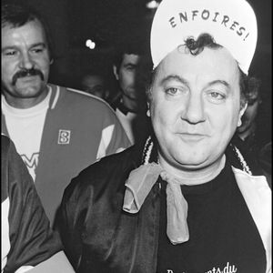 ARCHIVES - COLUCHE EN 1986