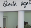 Dans les vidéos partagées sur Instagram, on le voit arriver au bras de Mathilde et l’embrasser dans la salle des mariages. 

Story Instagram de Dylan Deschamps sur son mariage civile à Nice