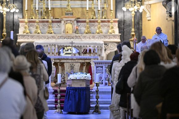 Cérémonie d'enterrement de la présentatrice de télévision Evelyne Leclercq à la cathédrale Sainte-Réparate de Nice, France, le 13 janvier 2026. Elle est décédée le 30 décembre 2025 (à l'âge de 74 ans) à Grasse. Photo par Laurent Coust/ABACAPRESS.COM