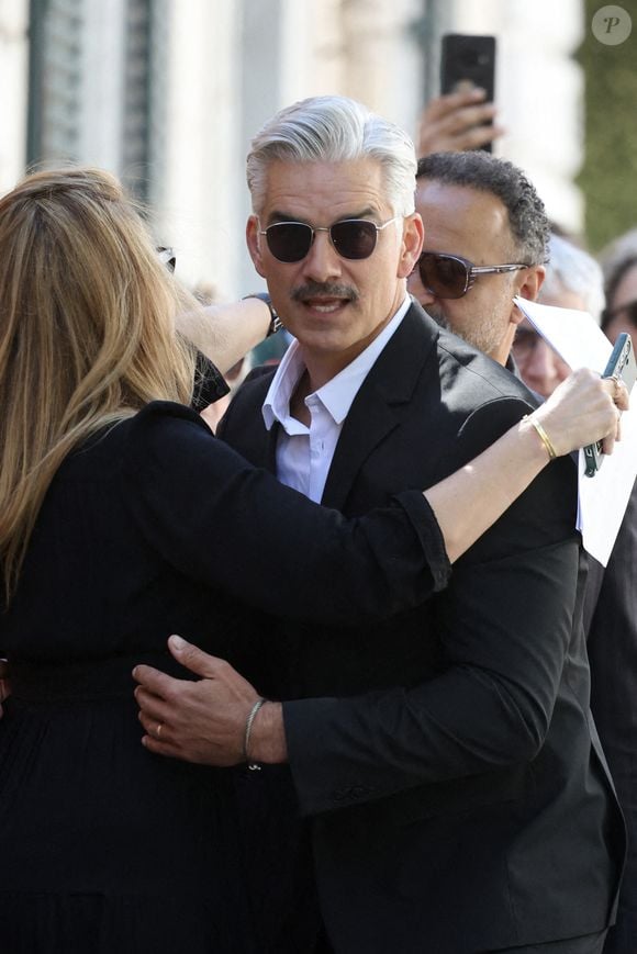 François Vincentelli - Arrivées aux obsèques de Nadia Farès en l'église Saint-Jean-de-Montmartre à Paris, le 24 avril 2026. N.Farès est décédée le 17 avril 2026 quelques jours après un "incident cardiaque" survenu le 12 avril 2026 dans la piscine du complexe sportif, Blanche (9ème).
 Dominique Jacovides - Olivier Borde / Bestimage
