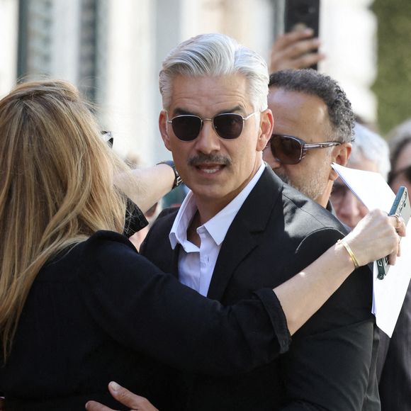 François Vincentelli - Arrivées aux obsèques de Nadia Farès en l'église Saint-Jean-de-Montmartre à Paris, le 24 avril 2026. N.Farès est décédée le 17 avril 2026 quelques jours après un "incident cardiaque" survenu le 12 avril 2026 dans la piscine du complexe sportif, Blanche (9ème).
 Dominique Jacovides - Olivier Borde / Bestimage