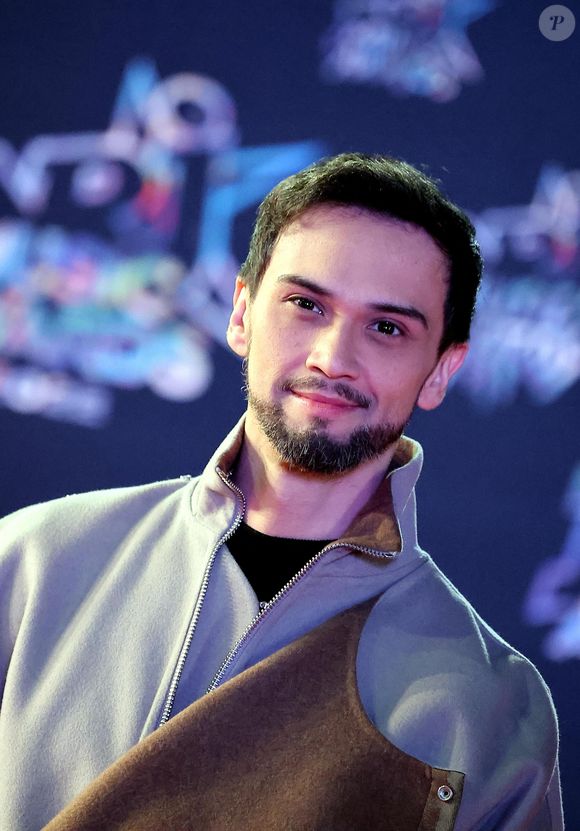 Les félicitations de la part des internautes ne se sont évidemment pas faites attendre.

Billy Crawford au photocall de la 24ème édition des "NRJ Music Awards (NMA)" au Palais des Festivals à Cannes le 18 novembre 2022.

© Dominique Jacovides / Bestimage