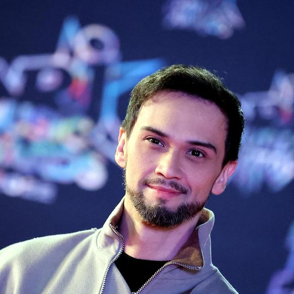 Les félicitations de la part des internautes ne se sont évidemment pas faites attendre.

Billy Crawford au photocall de la 24ème édition des "NRJ Music Awards (NMA)" au Palais des Festivals à Cannes le 18 novembre 2022.

© Dominique Jacovides / Bestimage