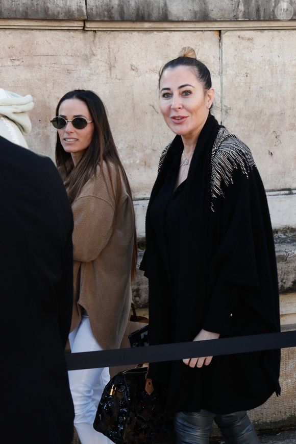 Magali Berdah avait promis de rembourser 500 €/mois, mais n’a jamais respecté ses engagements.

Magali Berdah et Capucine Anav sortent du restaurant Monsieur Bleu à Paris le 8 mars 2025

Christophe Clovis / Bestimage