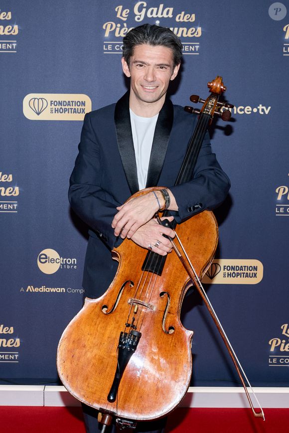 Gautier Capuçon au photocall du "Gala des pièces jaunes, le concert événement" à La Défense Arena à Nanterre le 23 janvier 2025. Le gala des Pièces Jaunes 2025 sera diffusé le 28 janvier, sur France 2 et sur la plateforme France.Tv.

© Jacovides / Moreau / Bestimage