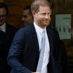 Accompagné de son avocat D.Sherborne, le prince Harry, duc de Sussex, quitte la Haute Cour de Londres au deuxième jour de son témoignage contre un tabloïd accusé de piratage de messageries téléphoniques. Londres, le 7 juin 2023.