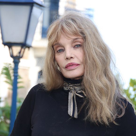 Arielle Dombasle lors de la soirée d'ouverture de la 35ème édition du ''Dinard Festival du Film Britannique & Irlandais'' à Dinard, France, le 3 octobre 2024. © Denis Guignebourg/BestImage