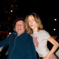 Philippe Katerine prend la pose avec son fils Billy Blanchard : à 15 ans, il ose les talons aiguilles pour le défilé d'un célèbre créateur