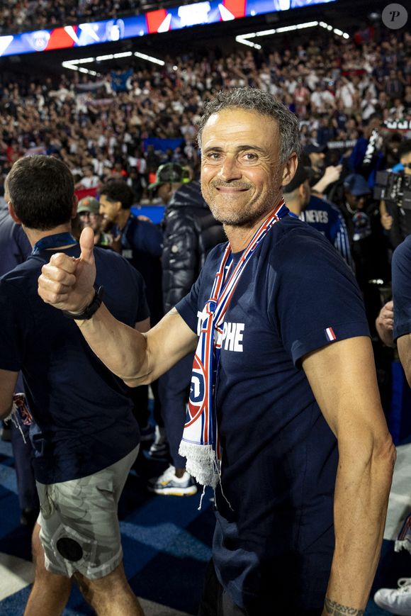 Luis Enrique - Les joueurs du PSG célèbrent leur titre de Champion d'Europe au Parc Des Princes à Paris, le 1er juin 2025.
© Cyril Moreau/Bestimage