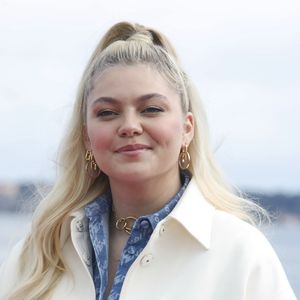 Louane Emera - Photocall de la série "Visions" lors de la 5ème saison du festival International des Séries "Canneseries" à Cannes, France, le 3 avril 2022. © Denis Guignebourg/Bestimage