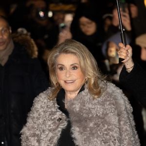 Catherine Deneuve au défilé AMI "Collection Homme Prêt-à-Porter Automne/Hiver 2026-2027" lors de la Fashion Week de Paris (PFW) le 21 janvier 2026.

© Florian Lavielle / Bestimage
