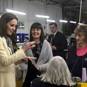 Catherine (Kate) Middleton, princesse de Galles visite Corgi, un fabricant de textiles familial spécialisé dans la production de chaussettes et de tricots, le 30 janvier 2025 à Ammanford, au Pays de Galles, au Royaume-Uni, le 30 janvier 2025.Julien Burton / Bestimage