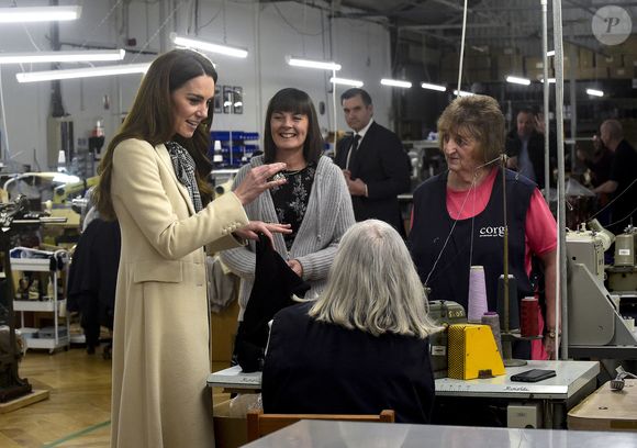 Catherine (Kate) Middleton, princesse de Galles visite Corgi, un fabricant de textiles familial spécialisé dans la production de chaussettes et de tricots, le 30 janvier 2025 à Ammanford, au Pays de Galles, au Royaume-Uni, le 30 janvier 2025.Julien Burton / Bestimage