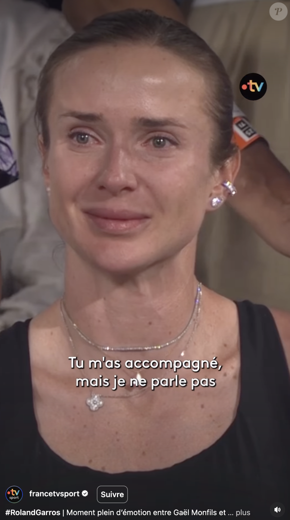 Très émue, Elina Svitolina a fondu en larmes lors du discours d'adieu de Gaël Monfils. 

Elina Svitolina dans les tribunes de Roland-Garros à Paris en mai 2026. Capture d'écran Instagram France Télévisions.