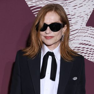 Isabelle Huppert au photocall du dîner de la 51ème cérémonie des César au Fouquet's à Paris, France, le 27 février 2026. © Denis Guignebourg/Bestimage