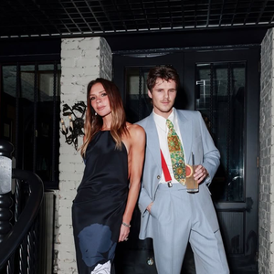 Brooklyn et Nicola Peltz étaient absents sur fond de tensions familiales persistantes.

Capture Instagram @victoriabeckham