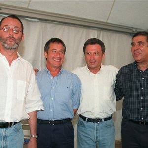 Il a élu domicile dans cette région comme de nombreuses célébrités.

L'acteur français Jean Reno et les animateurs de télévision Patrick Sabatier, Michel Drucker et Jean-Pierre Foucault lors du Concert des Alpilles, organisé par Michel Drucker pour récolter des fonds pour le soutien aux premiers secours dans le sud de la France. © Jean Jacques Datchary/ABACA. 19508-17. Maussane, France, 07/07/2000.