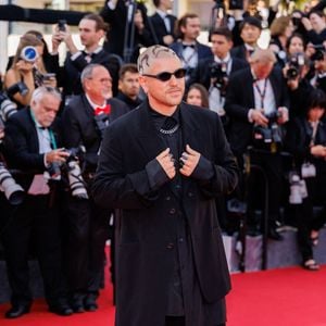 Il proposera pendant 4 minutes des chansons délirantes mixées à partir de refrains, voix ou autres sons.

Quentin Mosimann à la montée des marches du film "Mission Impossible : The Final Reckoning" lors du Festival à Cannes, le 14 mai 2025.

Photo : Jacovides-Moreau / Bestimage