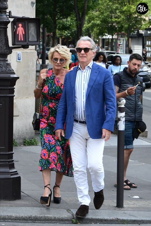 Déjà unis civilement l'année passée, le jeune homme et sa compagne de longue date ont renouvelé leurs voeux, le 3 octobre dernier, sous le soleil de Sicile.

Sophie Davant et son compagnon William Leymergie - Mariage de Claude Lelouch à la mairie du 18ème à Paris. Le 17 juin 2023.

© Bestimage