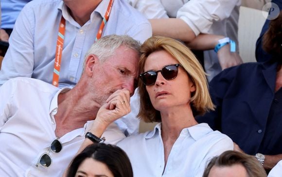 Denis Brogniart et sa femme Hortense - Célébrités dans les tribunes de la finale homme des Internationaux de France de tennis de Roland Garros 2024 à Paris le 9 juin 2024. © Jacovides-Moreau/Bestimage