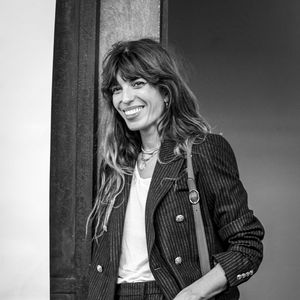 "Joyeux anniversaire mon amour. Et bienvenue à Alfred", peut-on lire

Lou Doillon présente le film Boxes réalisé par sa mère Jane Birkin lors du festival Lumière 2023 à Lyon le 22 octobre 2023. © Sandrine Thesillat / Panoramic / Bestimage