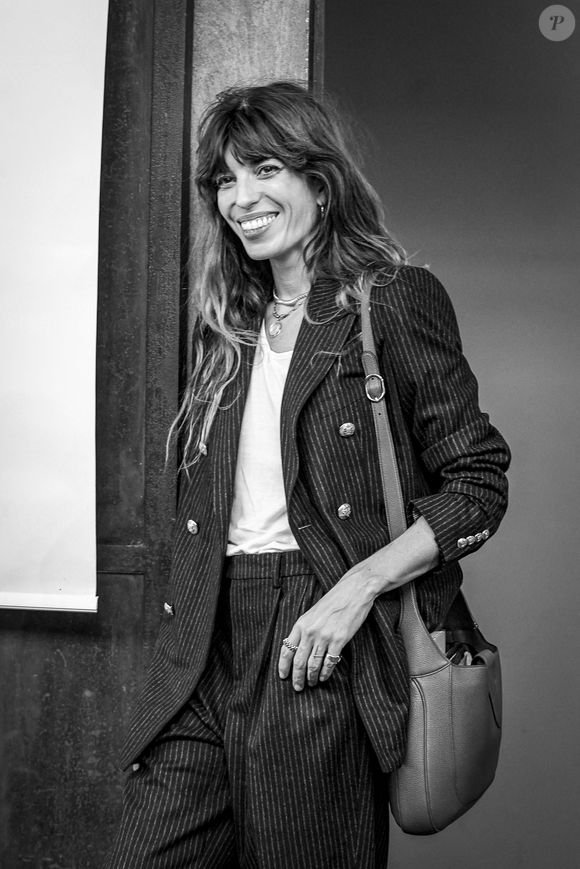 "Joyeux anniversaire mon amour. Et bienvenue à Alfred", peut-on lire

Lou Doillon présente le film Boxes réalisé par sa mère Jane Birkin lors du festival Lumière 2023 à Lyon le 22 octobre 2023. © Sandrine Thesillat / Panoramic / Bestimage