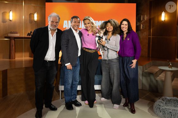 Raphaël Mesrahi, Bernard Montiel, Elodie Gossuin, Oli, Farah Kesri sur plateau de l'émission "Animalement Vôtre" présentée par Bernard Montiel et diffusée le 3 mai 2026 sur France 3, à Paris, France, le 13 janvier 2026. © Julien Sarkissian/Bestimage