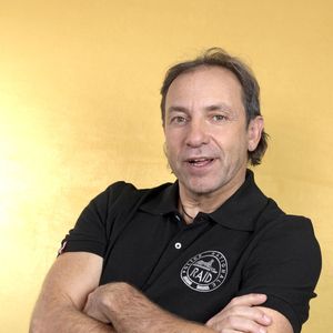 Portrait de Philippe Candeloro lors de l'enregistrement de l'émission "Chez Jordan de Luxe" diffusée sur C8 le 6 novembre 2024.

© Cédric Perrin / Bestimage