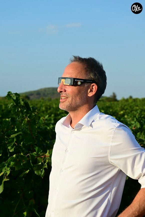 Raphaël Glucksmann le 12 août 2026, lors d'une visite dans l'Aude. Photo de Pascal Rodriguez/ABACAPRESS.COM