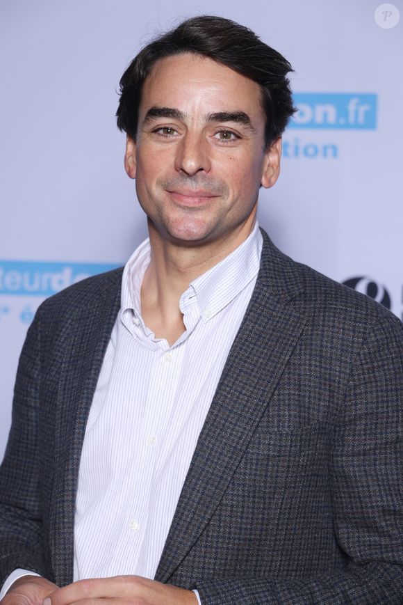 Cette année, Julian Bugier réserve encore de belles surprises aux téléspectateurs dont une prouesse extrême digne des plus grands cascadeurs. 

Julian Bugier au lancement de la1 8ème édition du "Pasteurdon" à l'institut Pasteur de Paris.
Photo : Denis Guignebourg / BestImage