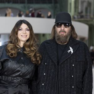 Très casanier, le musicien a pensé chaque espace pour s’y sentir pleinement bien.

Amandine De La Richarddiere, Sébastien Tellier au défilé Chanel au Grand Palais, "Collection Haute Couture Printemps/Eté 2025" lors de la Fashion Week de Paris (PFW), le 28 janvier 2025.
© Olivier Borde / Bestimage
