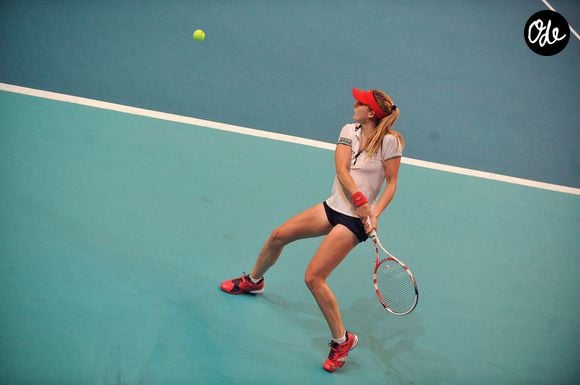 Trois territoires très différents qui l'ont profondément séduite, même si c'est bien sur la Côte d'Azur, dans cette ville plusieurs fois récompensée pour ses grands rendez-vous internationaux, qu'Alizé Cornet et Pierre Arfi ont choisi d'écrire la suite de leur histoire.

Alize Cornet (FRA) a battu Sofia Arvidsson (SWE) lors du 1er tour de l'Open GDF-SUEZ au Stade Pierre De Coubertin a Paris le 29 janvier 2013. Agence / Bestimage