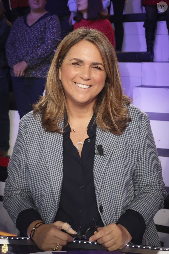 Exclusif - Valérie Benaim sur le plateau de l’enregistrement de l’émission « Face à Hanouna » présentée par C.Hanouna et diffusée sur C8 le 05 octobre 2024, à Paris, France, le 3 octobre 2024. © Jack Tribeca/Bestimage