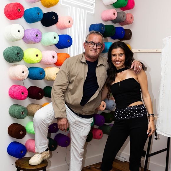 Exclusif - Christophe Dechavanne et sa fille Ninon Dechavanne à l'inauguration de la boutique de Ninon Dechavanne un Tufting Studio, un atelier dédié à l'exploration créative,où chacun peut s'initier à l'art du Tufting et concevoir sa propre œuvre, à Paris, France, le 11 septembre 2025. © Julien Sarkissian/Bestimage
