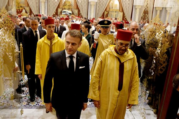 À Neuilly-sur-Seine, plusieurs hôtels particuliers ayant appartenu à la mère du roi sont aujourd’hui sur le marché.

Le président français Emmanuel Macron (C-L) et le roi du Maroc Mohammed VI (C-R), ainsi que le prince héritier du Maroc Moulay El Hassan (2-L) et des membres de la famille royale, marchent dans le palais royal après un dîner d'État à Rabat le 29 octobre 2024, dans le cadre d'une visite d'État de trois jours du président français au Maroc. © Ludovic Marin/Pool/Bestimage