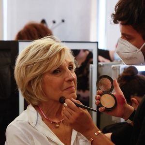 Exclusif - Evelyne Dhéliat - Backstage du défilé de l'association Ruban Rose à l'occation du lancement d'octobre rose sur les Champs Elysées à Paris, France, le 01 octobre 2023. © Christophe Clovis / Bestimage
